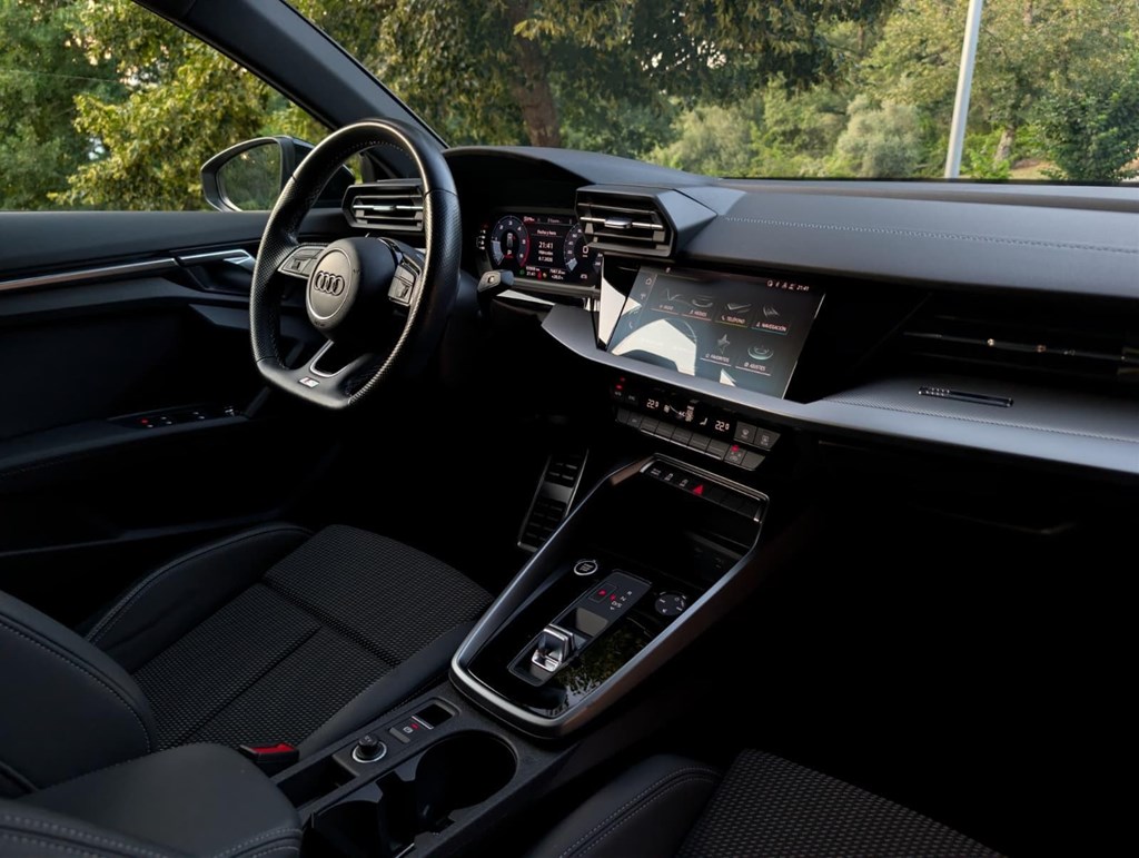 Foto 23 Audi A3 Sportback 35 TDI S-Tronic Black Line Ed.