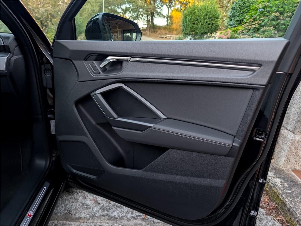 Foto 30 Audi Q3 Sportback 35 TDI Black Line Edition S-Tronic