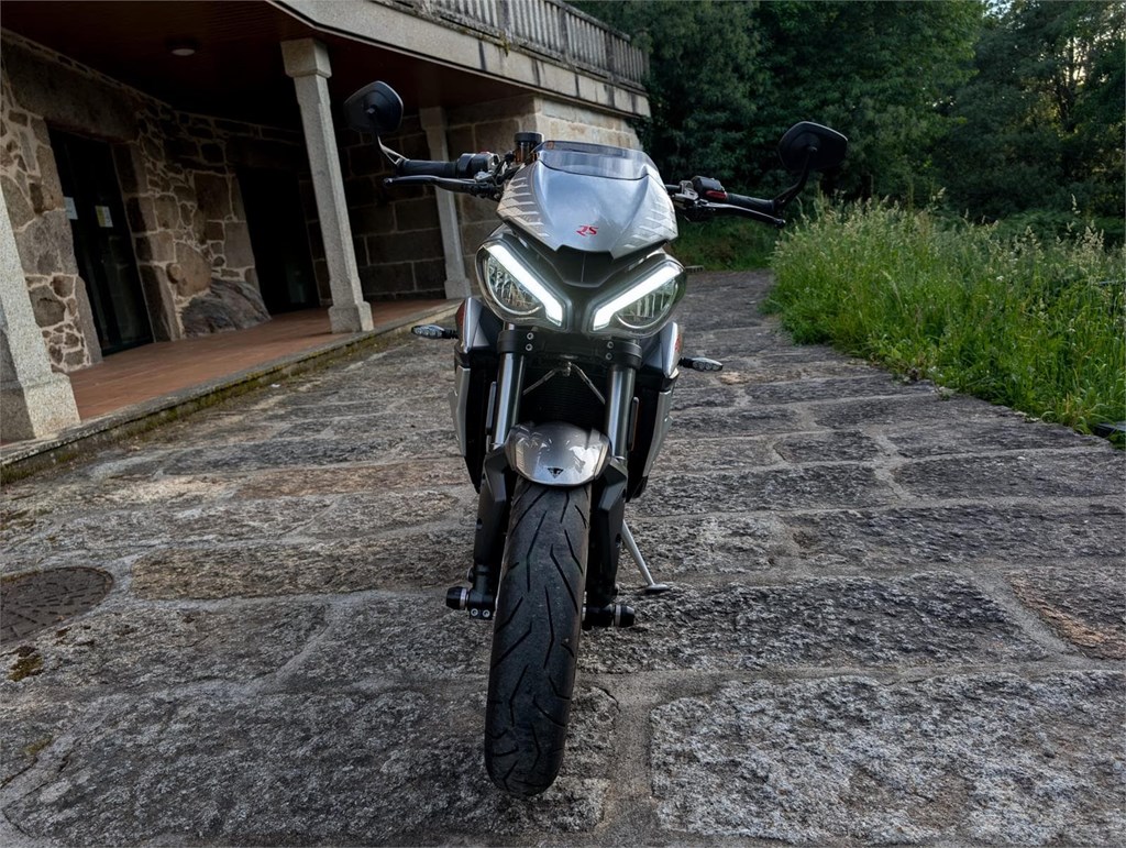 Foto 12 Triumph Street Triple 765 RS 