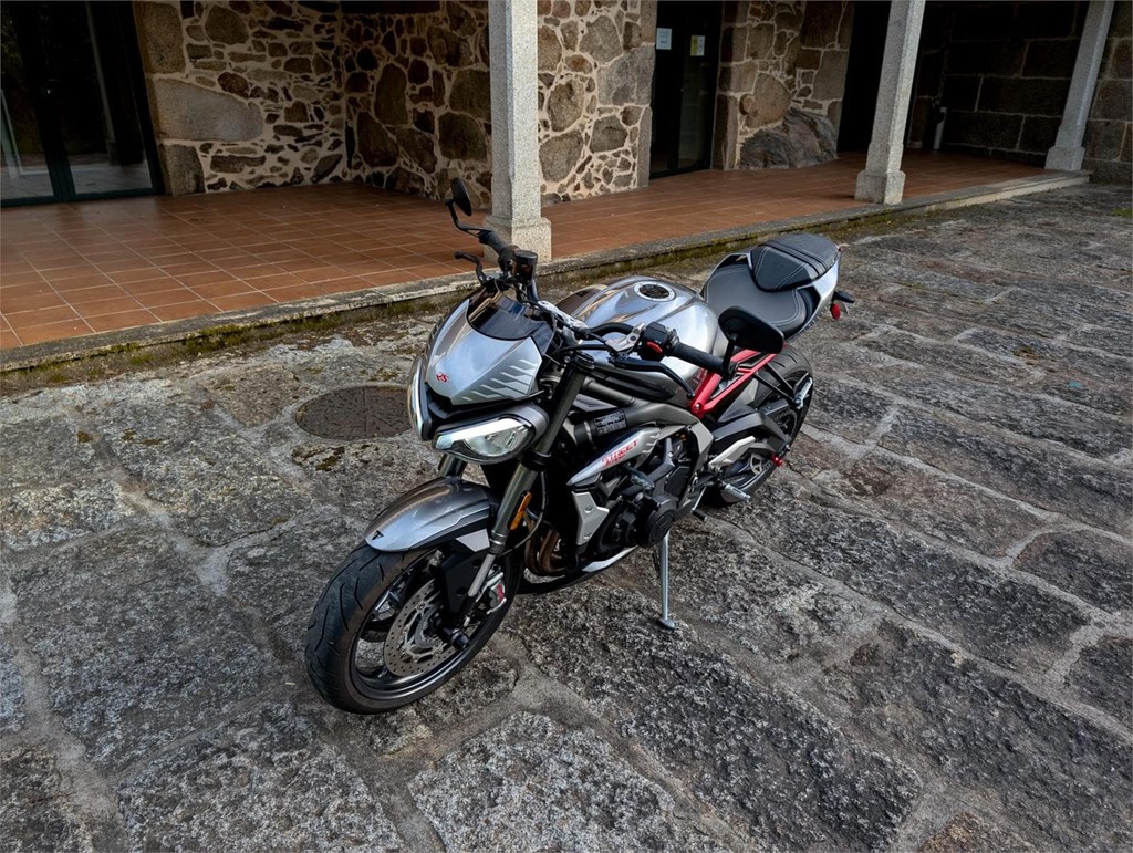 Foto 3 Triumph Street Triple 765 RS 