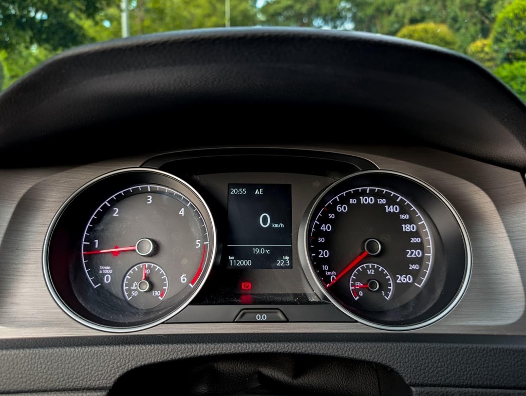 Foto 17 Volkswagen Golf 2.0 TDI R-Line