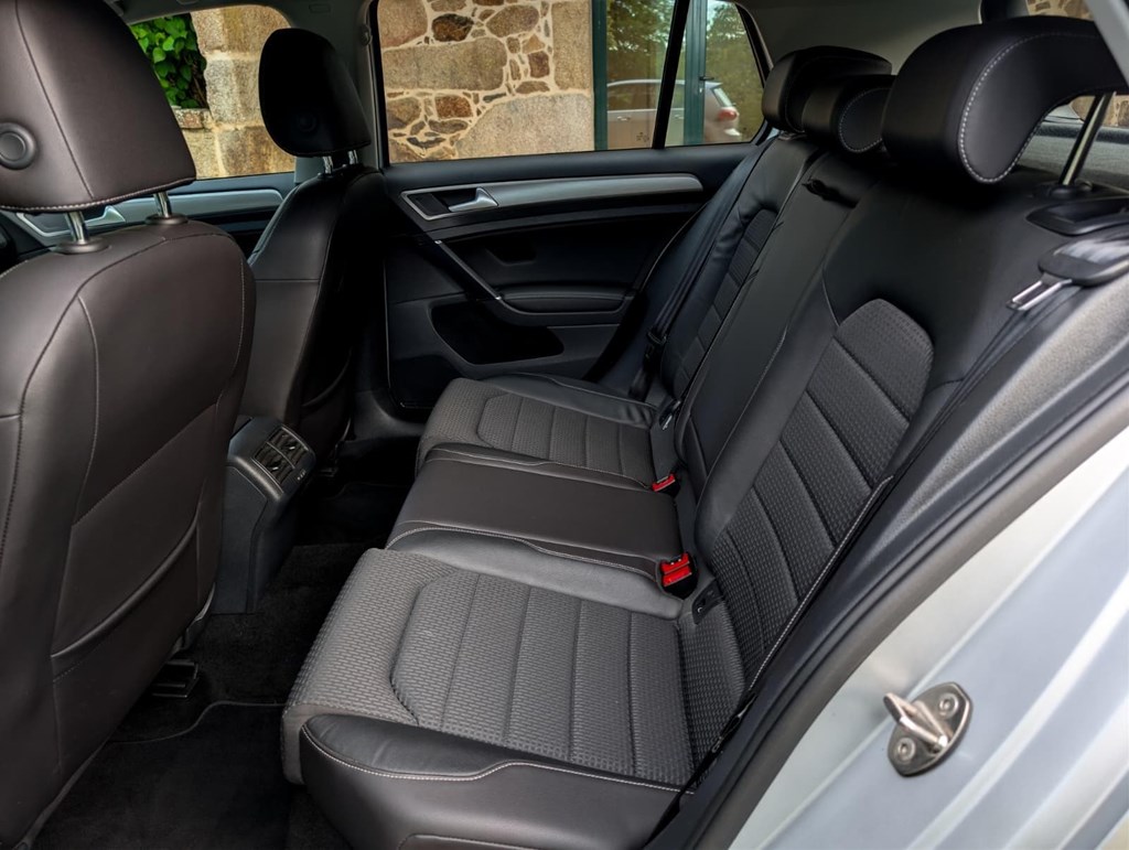 Foto 18 Volkswagen Golf 2.0 TDI R-Line