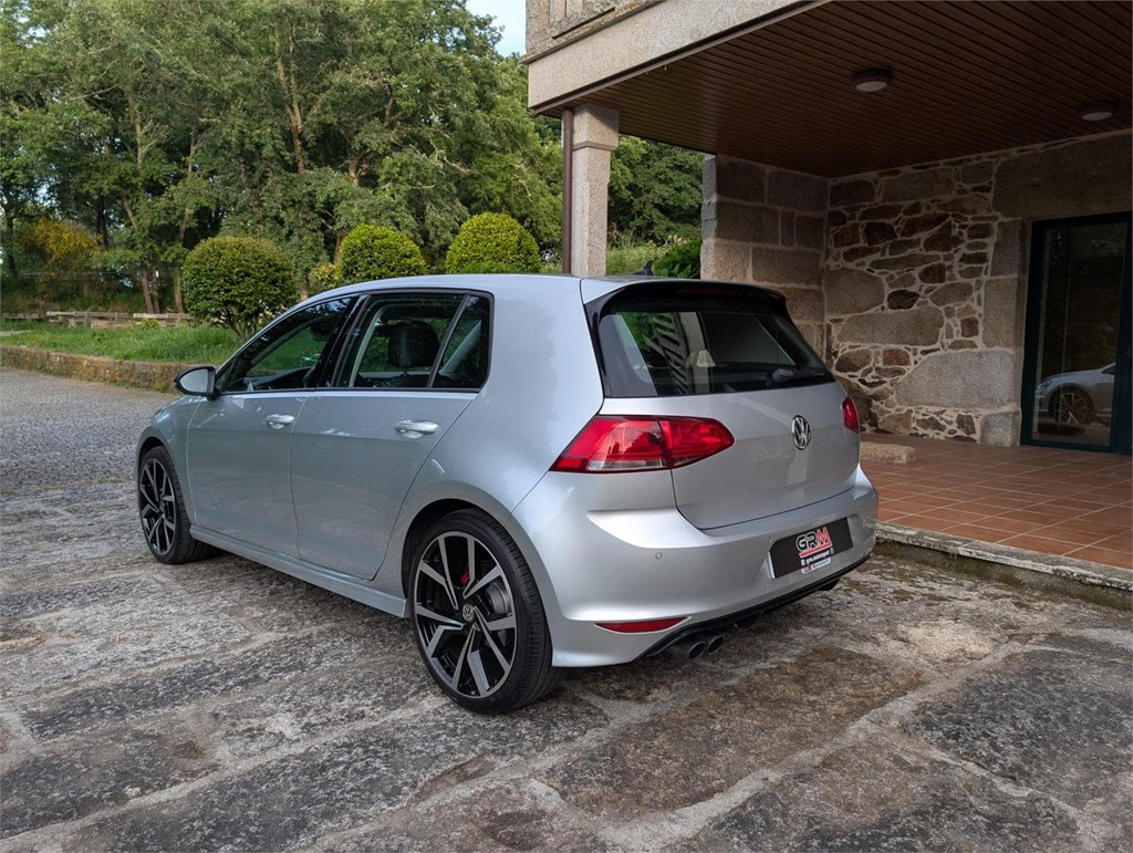 Foto 6 Volkswagen Golf 2.0 TDI R-Line