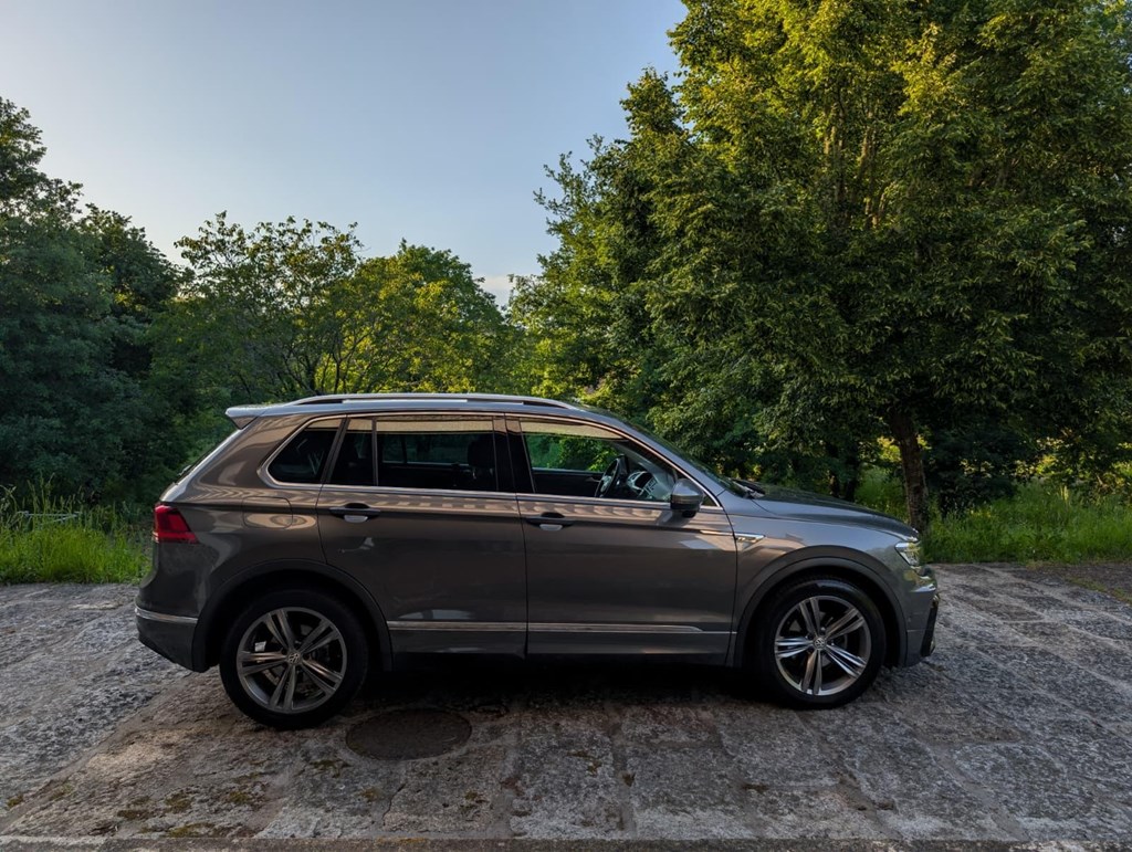 Foto 10 Volkswagen Tiguan 2.0 TDI Sport DSG
